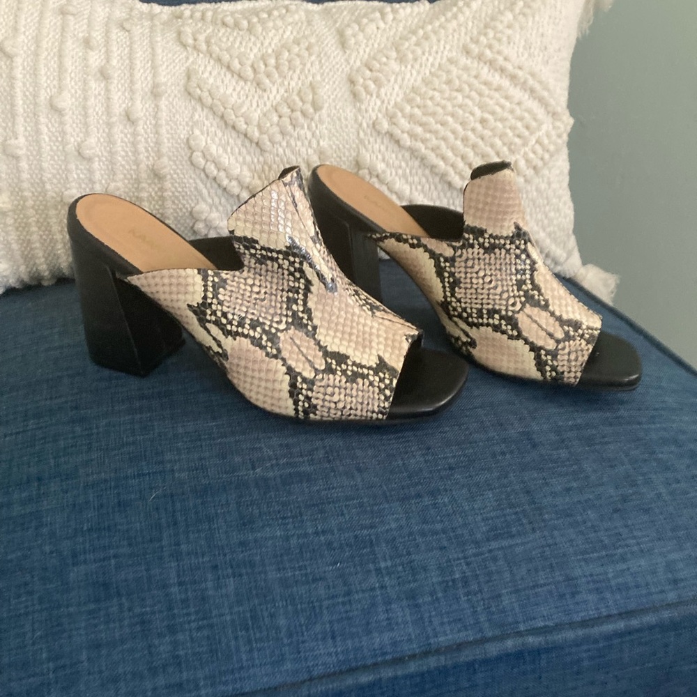 KAANAS Women's Mules Leather Heels Peep Toe Snake Print Size 8 NEW Shoes